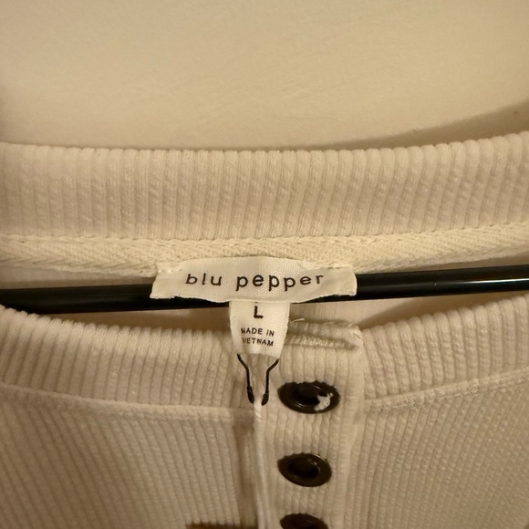 Blu Pepper Cream 3/4 Sleeve Buttoned Sweatshirt - Picture 6 of 7